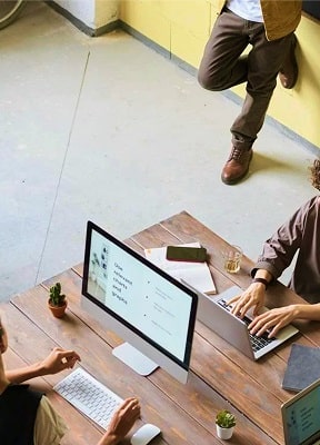 employees work in office